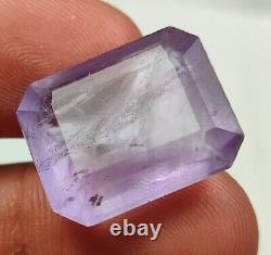 1115-Ct Fluorite vert, rose et violet facettée ayant une belle couleur. Idéal pour les bijoux.