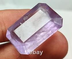 1115-Ct Fluorite vert, rose et violet facettée ayant une belle couleur. Idéal pour les bijoux.