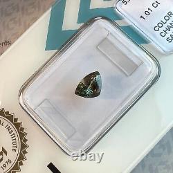 1.01ct Saphir de Changement de Couleur Rose Vert Bleu Sans Chauffage IGI CERTIFIÉ Coupe Triangle