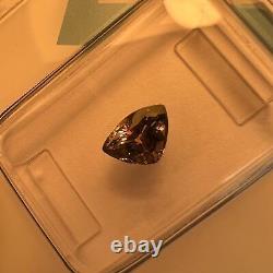 1.01ct Saphir de Changement de Couleur Rose Vert Bleu Sans Chauffage IGI CERTIFIÉ Coupe Triangle