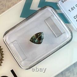 1.01ct Saphir de Changement de Couleur Rose Vert Bleu Sans Chauffage IGI CERTIFIÉ Coupe Triangle