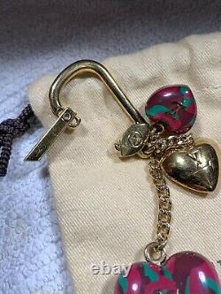 Auth Louis Vuitton Heart Bag Charm Key Chain, Acheté Neuf, Grand État