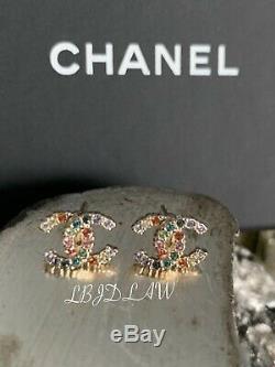 Chanel Multicolor Boucles D'oreilles En Cristal Arc-en-19s CC Stud Rose Vert Bleu Or Bnwt
