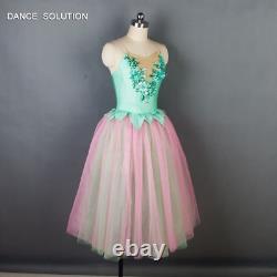 Corsage vert long tutu romantique rose pour ballet adulte en scène.