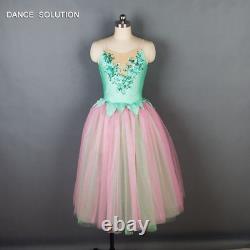 Corsage vert long tutu romantique rose pour ballet adulte en spectacle scénique.
