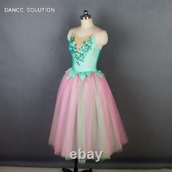 Corsage vert long tutu romantique rose pour ballet adulte en spectacle scénique.