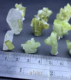 Échantillons de grappes de tourmaline verte / cristaux de tourmaline verte et lapedolite rose