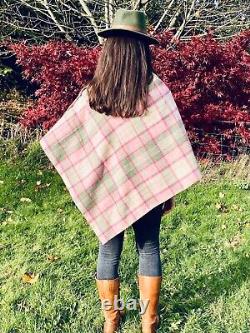 Lady's Green Pink Check Tweed Cape Poncho Fait Main