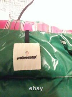 Moncler Chou Logo Vers Le Bas Manteau Rose Et Vert Taille 1 T.nwt Croix Sur L’étiquette