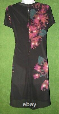 Robe sociale en mousseline de soie à imprimé floral noir, rose et violet de Taylor, taille 6, 129 $.