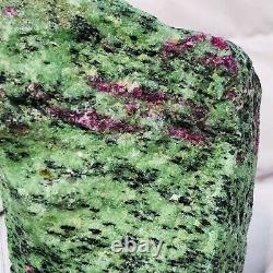 Spécimen minéral brut de quartz fuchsite naturel rose rubis vert et noir de 1206g.
